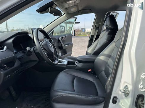 Toyota RAV4 2023 - фото 19