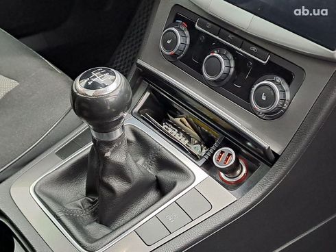 Volkswagen Passat 2010 черный - фото 12