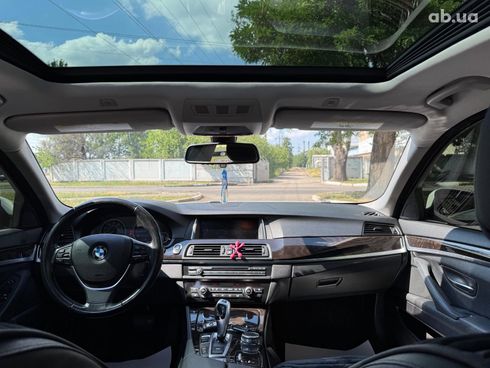 BMW 5 серия 2015 белый - фото 17