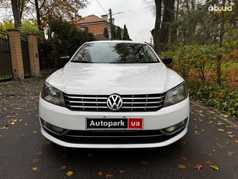 Volkswagen Passat 2012 белый - фото 2