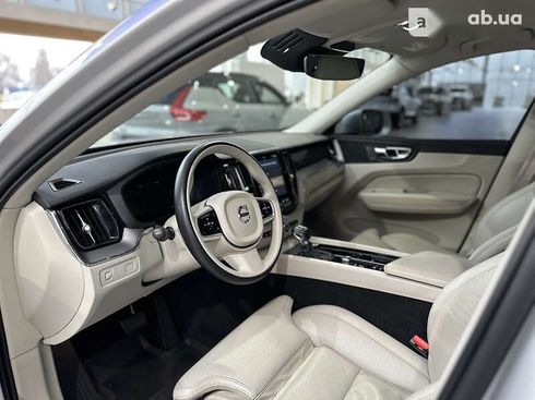 Volvo XC60 2017 - фото 15
