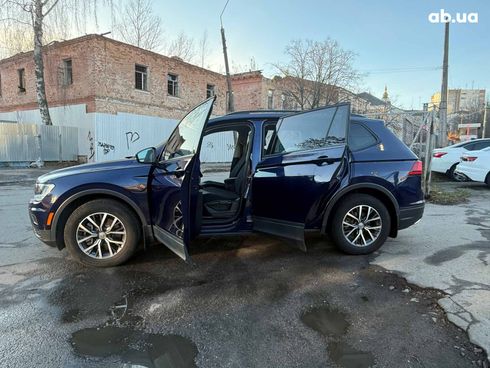 Volkswagen Tiguan 2020 синий - фото 11