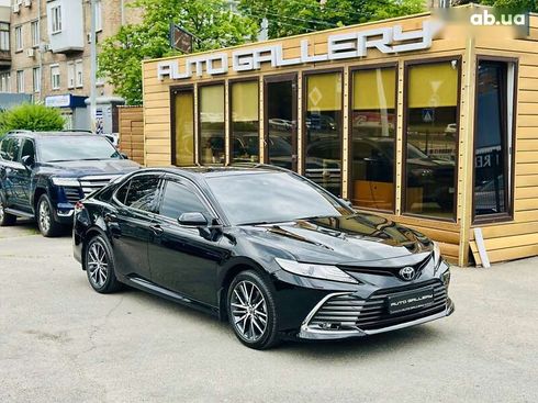 Toyota Camry 2021 - фото 2