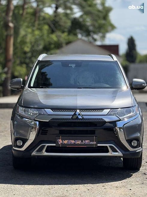 Mitsubishi Outlander 2020 - фото 8