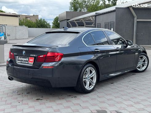 BMW 5 серия 2015 серый - фото 5