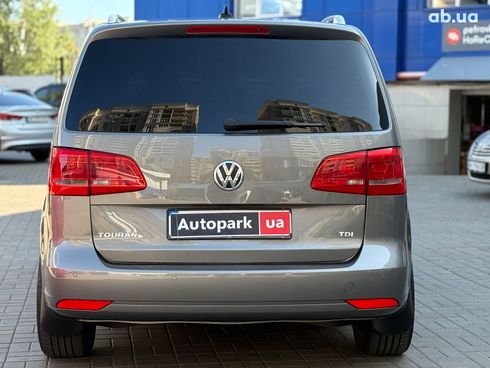 Volkswagen Touran 2010 серый - фото 6