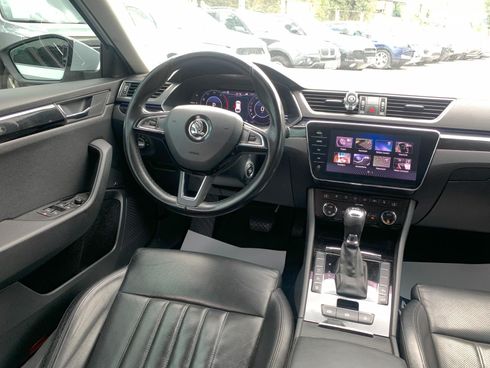 Skoda Superb 2017 белый - фото 38