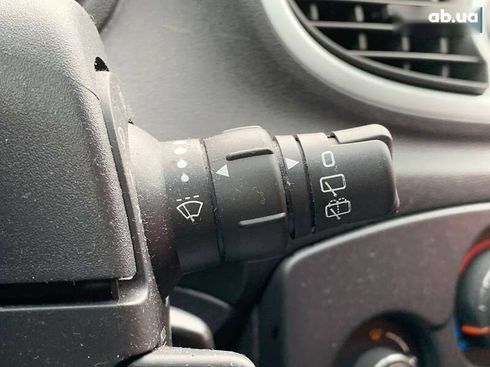 Renault Clio 2012 - фото 19
