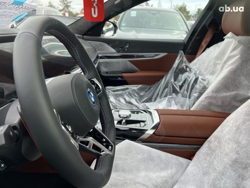 BMW M7 2024 - фото 21