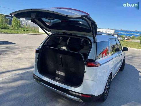 Kia Carnival 2023 - фото 9
