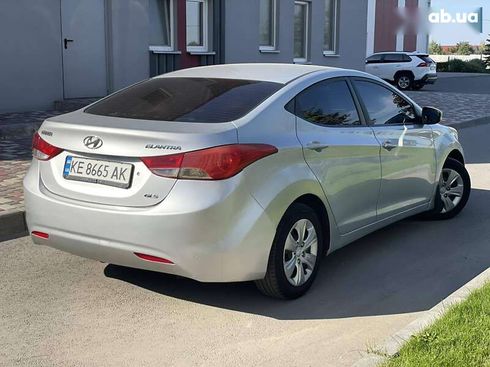 Hyundai Elantra 2011 - фото 4