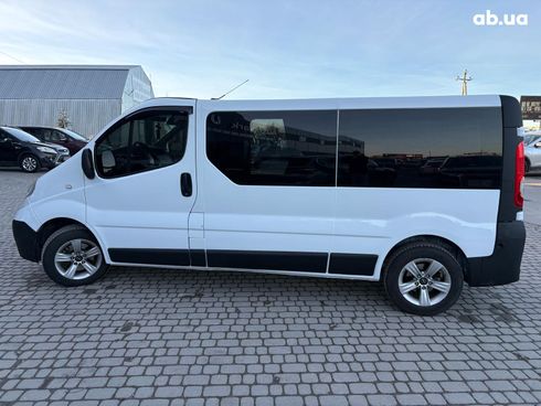 Opel Vivaro 2009 белый - фото 12