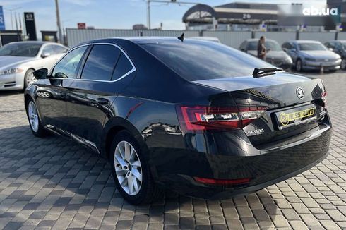 Skoda Superb 2019 - фото 5