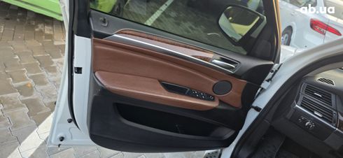 BMW X5 M 2011 белый - фото 11