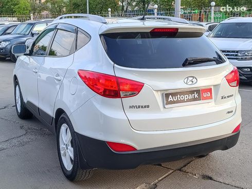 Hyundai Tucson 2010 белый - фото 5