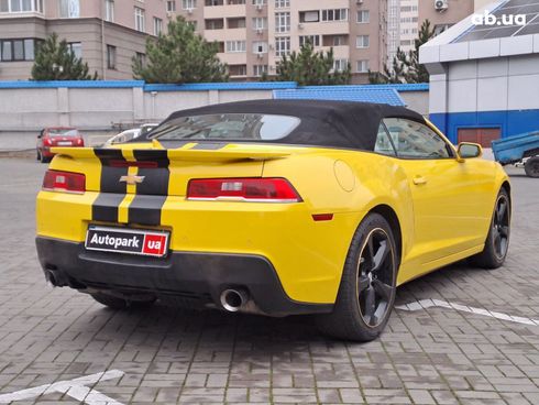 Chevrolet Camaro 2013 желтый - фото 16