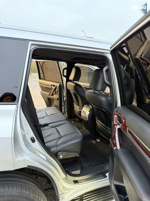 Lexus GX 2019 - фото 16