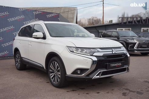 Mitsubishi Outlander 2021 - фото 3