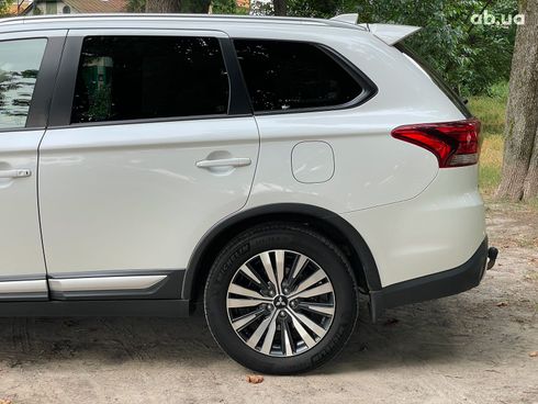 Mitsubishi Outlander 2019 белый - фото 11