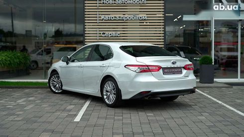 Toyota Camry 2019 - фото 2