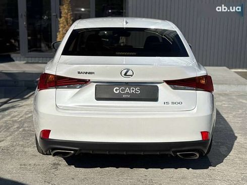 Lexus IS 2017 - фото 5
