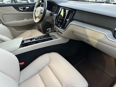 Volvo V60 2021 белый - фото 13