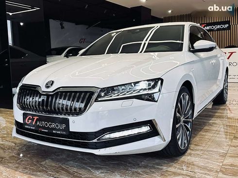 Skoda Superb 2021 - фото 15