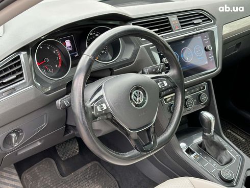 Volkswagen Tiguan 2019 красный - фото 31