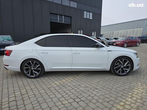 Skoda Superb 2016 белый - фото 8