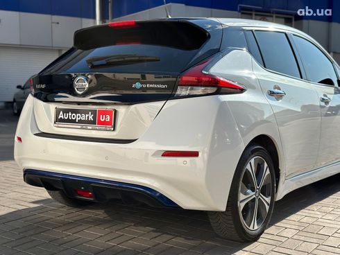 Nissan Leaf 2018 белый - фото 12