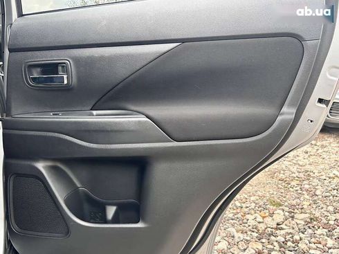 Mitsubishi Outlander 2018 - фото 28