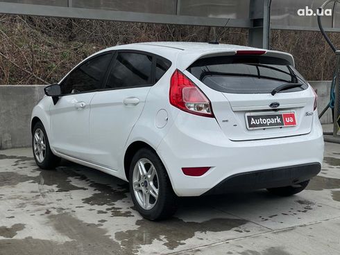 Ford Fiesta 2019 белый - фото 6