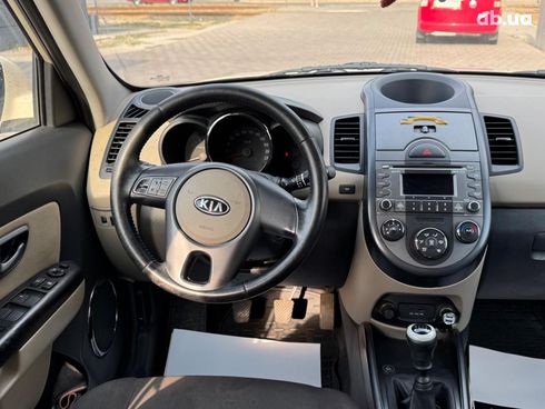 Kia Soul 2010 бежевый - фото 37
