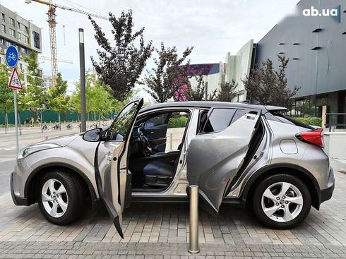 Toyota C-HR 2016 - фото 10