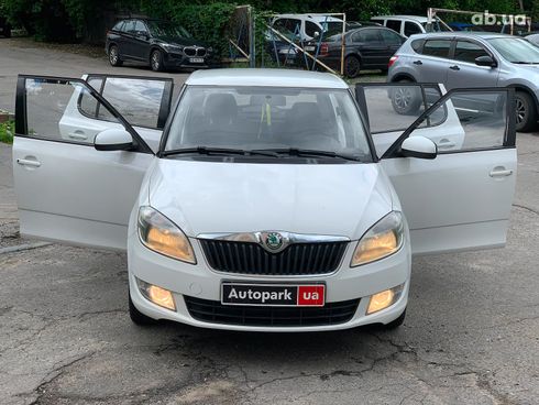 Skoda Fabia 2012 белый - фото 14