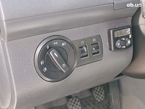 Volkswagen Caddy 2005 серый - фото 10