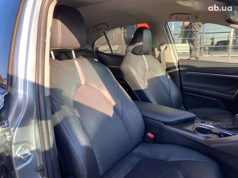 Toyota Camry 2022 - фото 25