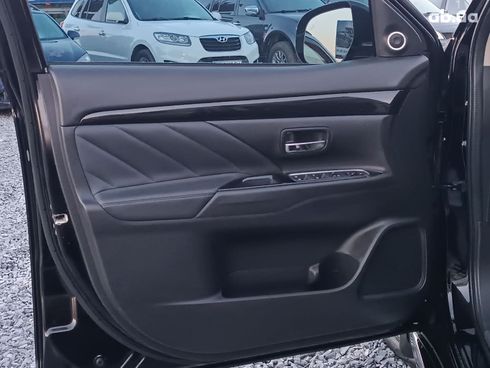 Mitsubishi Outlander 2018 черный - фото 35