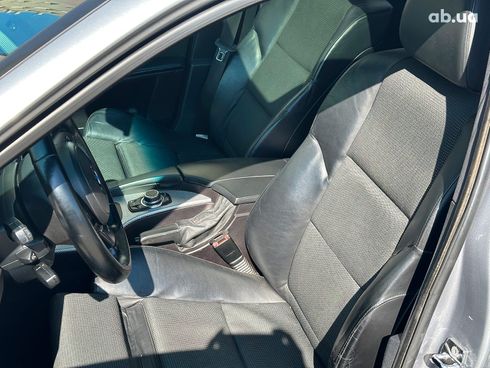 BMW 5 серия 2004 серый - фото 12