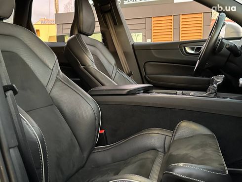 Volvo XC60 2019 - фото 16