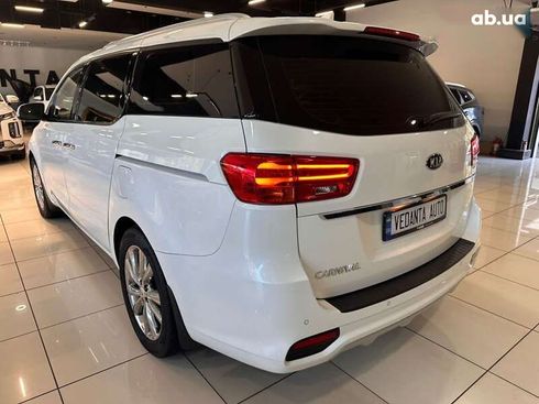 Kia Carnival 2020 - фото 7