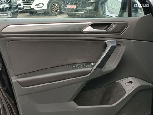 Volkswagen Tiguan 2019 черный - фото 18