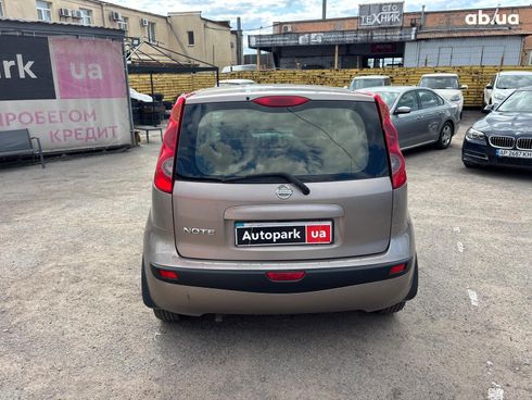Nissan Note 2006 бежевый - фото 4