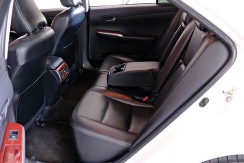 Toyota Camry 2012 белый - фото 9