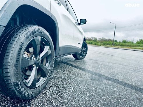 Jeep Cherokee 2019 белый - фото 15