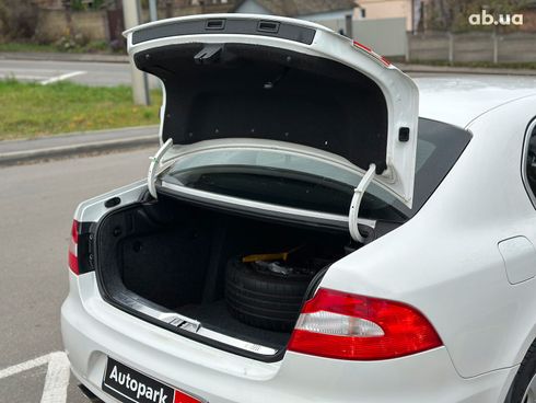Skoda Superb 2012 белый - фото 18