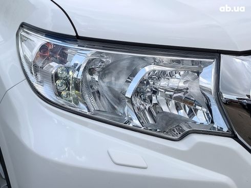 Toyota Land Cruiser Prado 2018 белый - фото 4