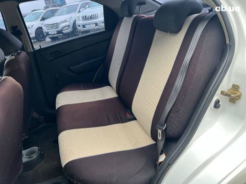 Chevrolet Aveo 2006 белый - фото 55