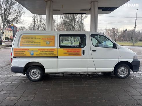 Toyota HiAce 2007 белый - фото 11