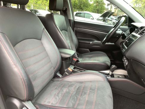Mitsubishi Outlander 2018 белый - фото 25